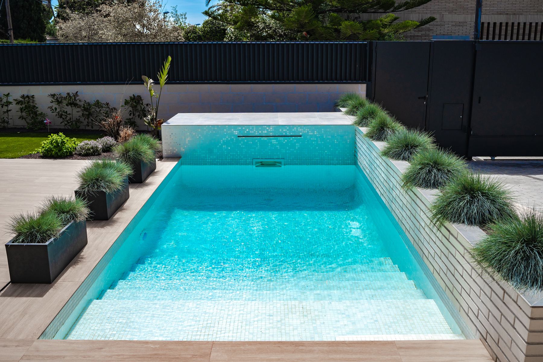 Casa H — Piscina vista longitudinal