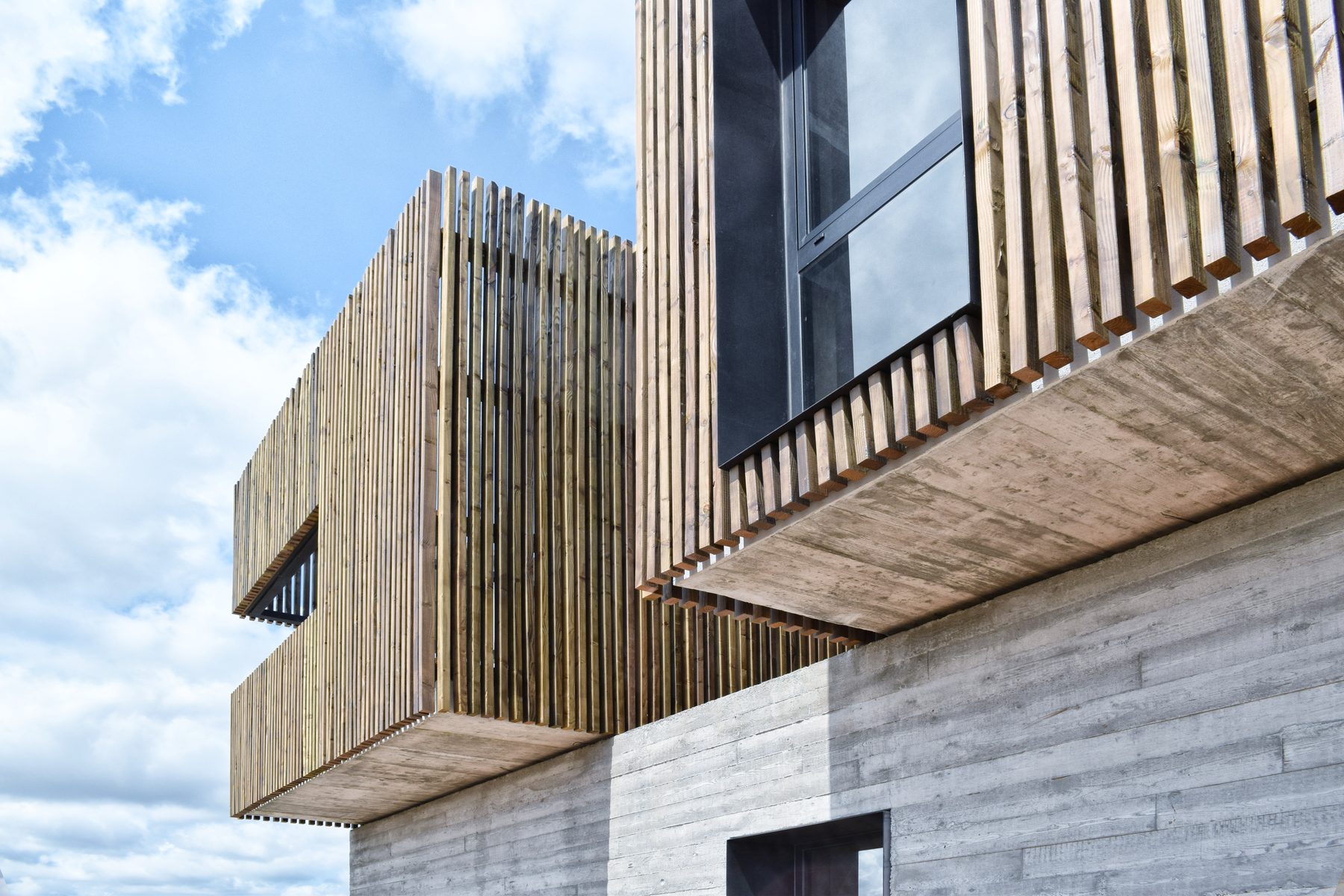 Casa # — Detalle lamas madera