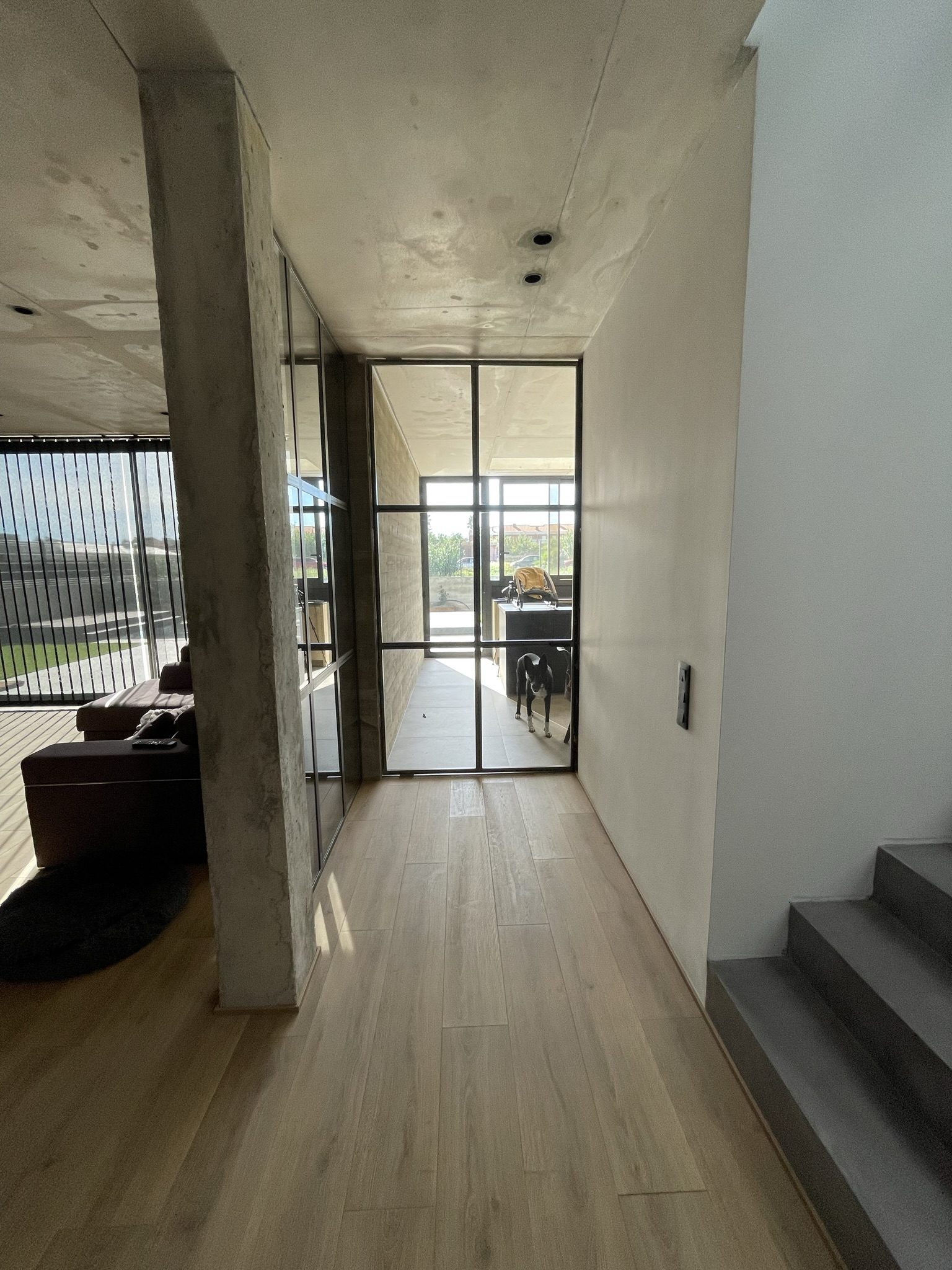 Casa # — Pasillo interior