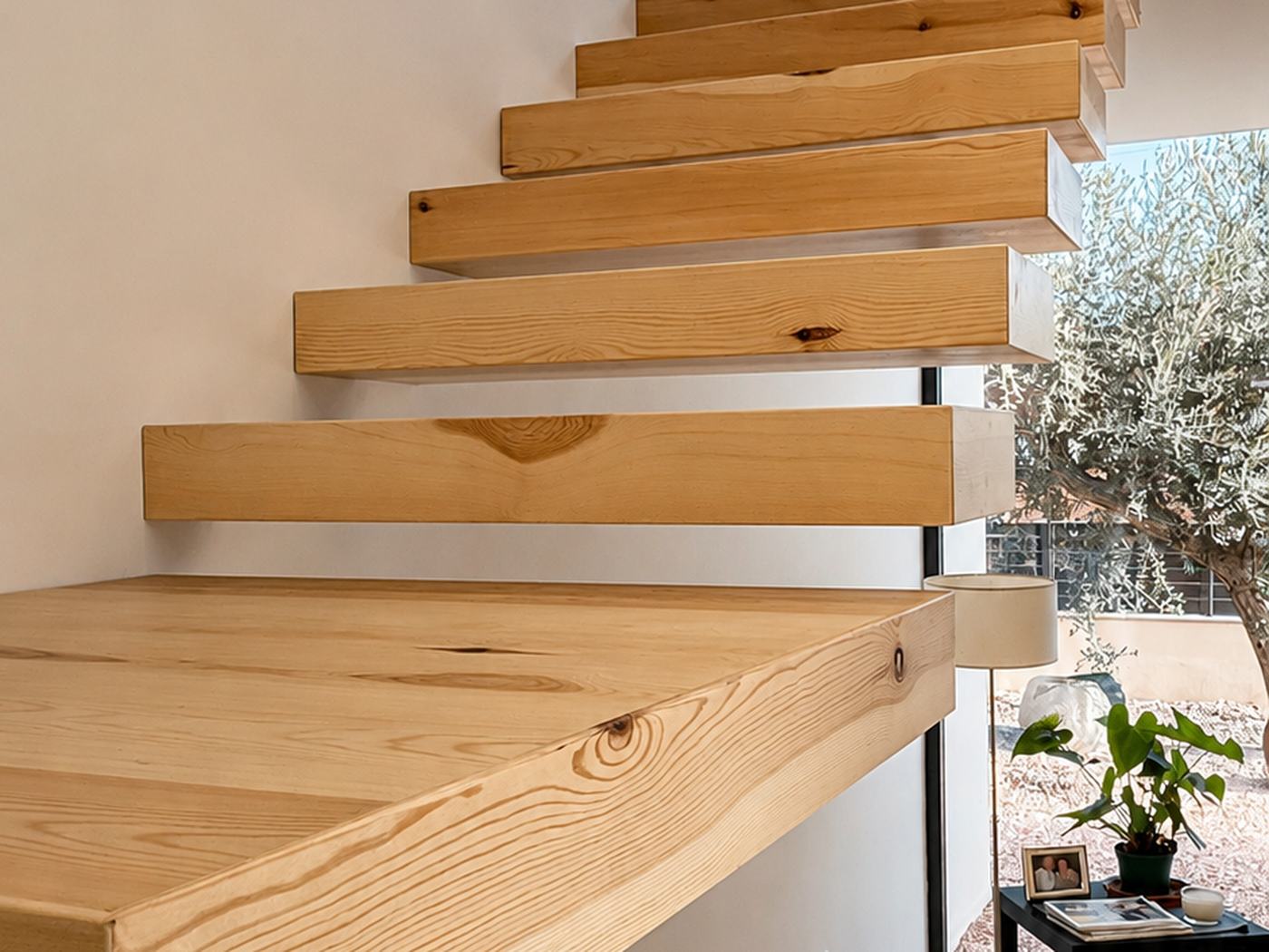 Casa Maresme — Escalera detalle madera