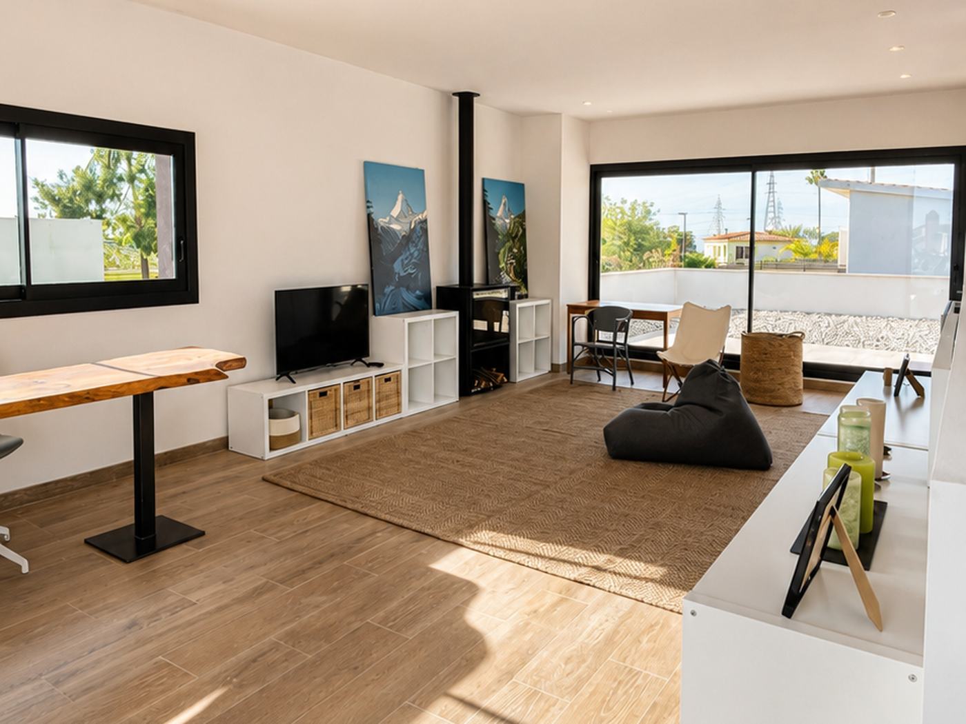 Casa Maresme — Salón mesa madera