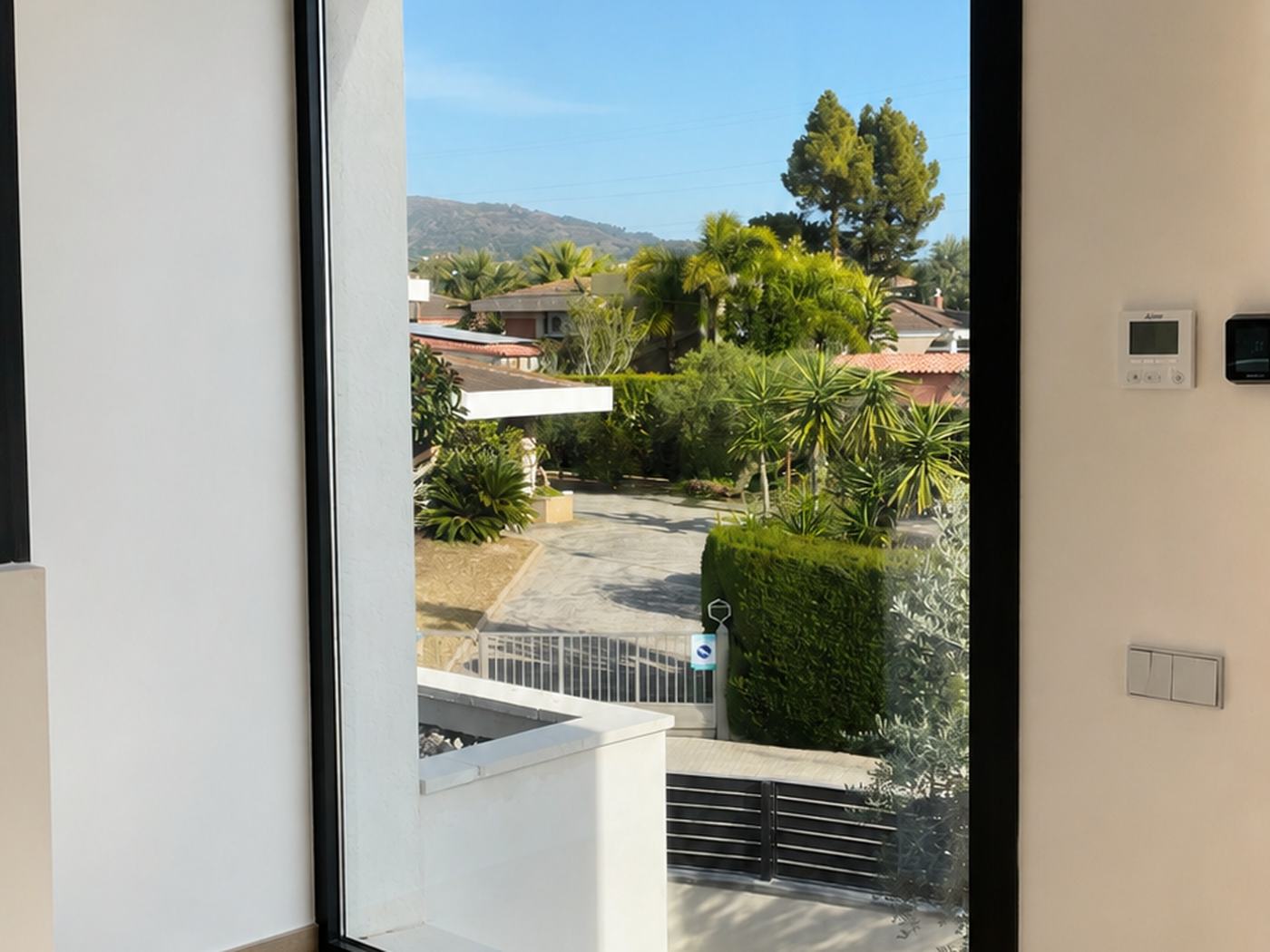Casa Maresme — Vistas jardín montaña