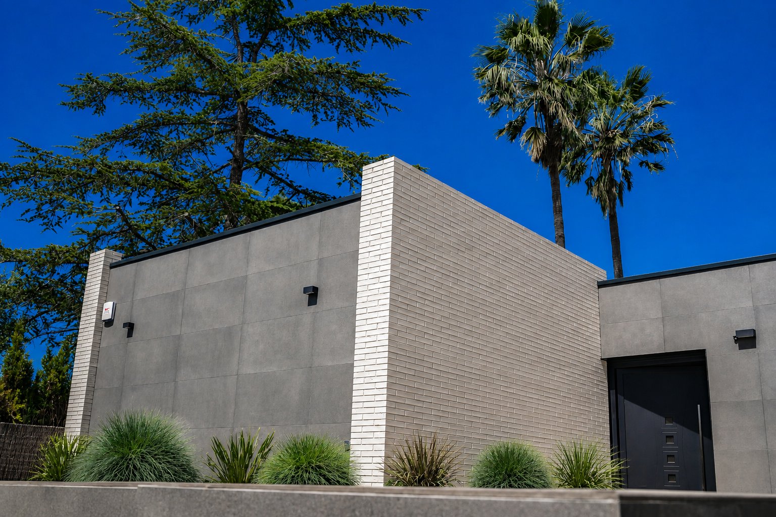 ASAME arquitectura — detalle de fachada en gres y ladrillo blanco